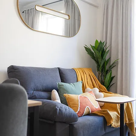 דירה Lovely Attic With Terrace *