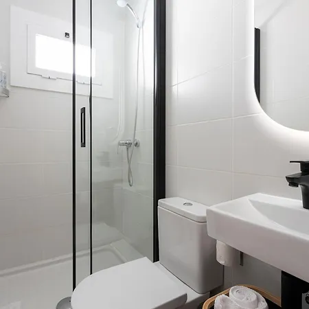 דירה Lovely Attic With Terrace *