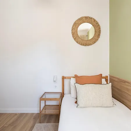 Lovely Attic With Terrace * لوسبيتاليت دي يوبريغات