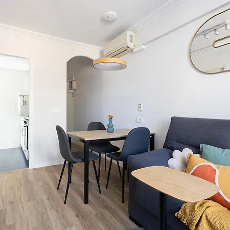 דירה Lovely Attic With Terrace *