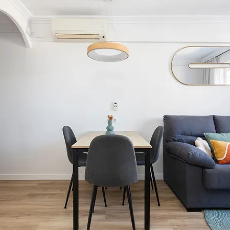 דירה Lovely Attic With Terrace