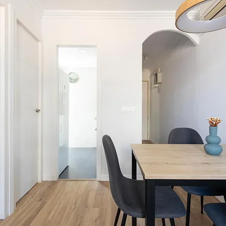 דירה Lovely Attic With Terrace *