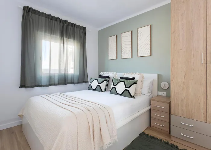 Lovely Attic With Terrace * Οσπιταλέτ ντε Λιοβρεγάτ